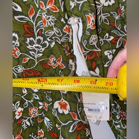 SALE-a.n.a Estie Floral Green V-Neck Blouse - Picture 6 of 11